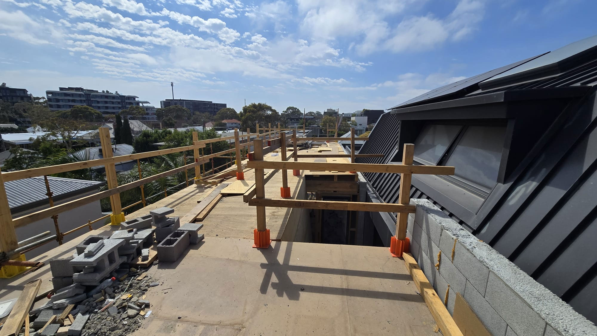Beam Design 101: Steel vs Timber Beams in Renovations